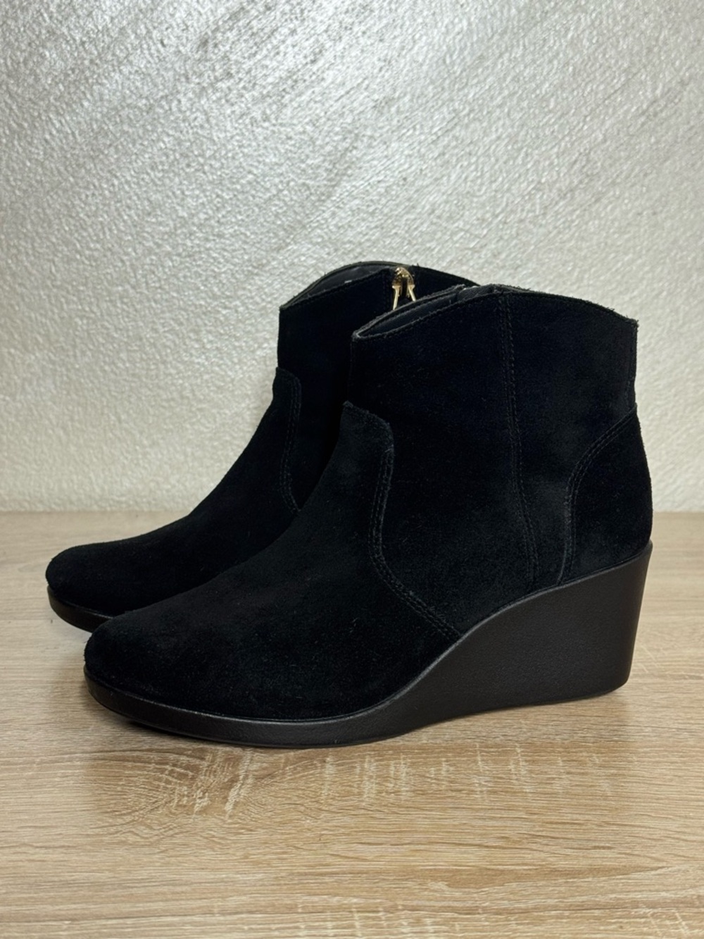 Crocs Leigh Black Suede Wedge Bootie Women Size 7